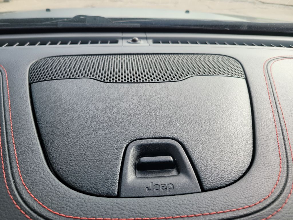 Photo 29 of this JEEP CHEROKEE