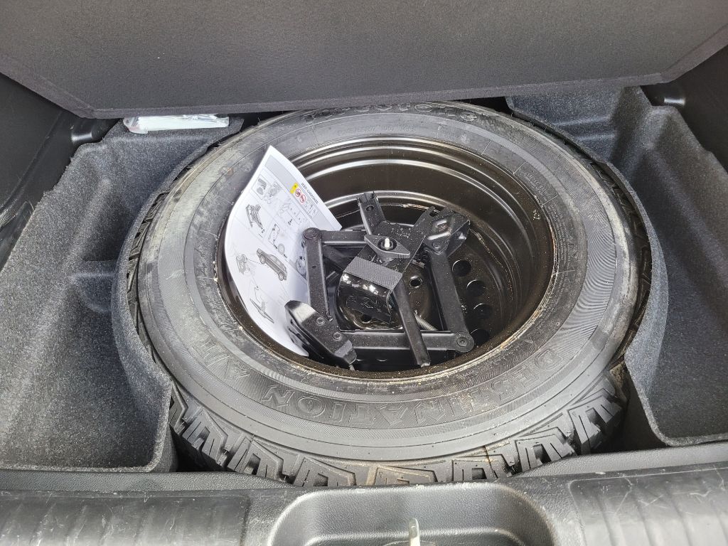 Photo 50 of this JEEP CHEROKEE