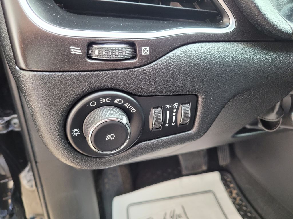 Photo 23 of this JEEP CHEROKEE