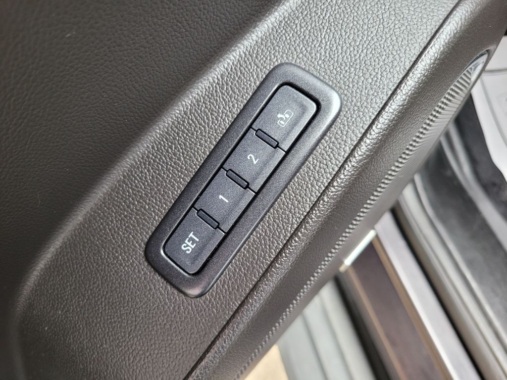 Photo 19 of this CHEVROLET SUBURBAN