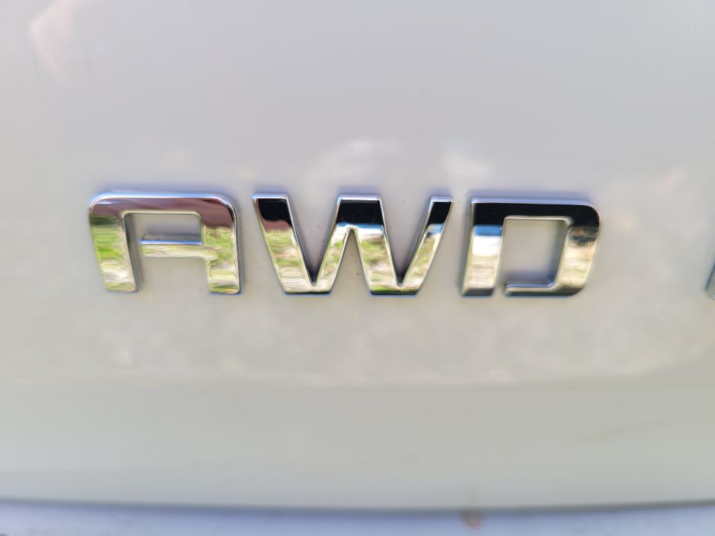 Photo 6 of this CHEVROLET EQUINOX