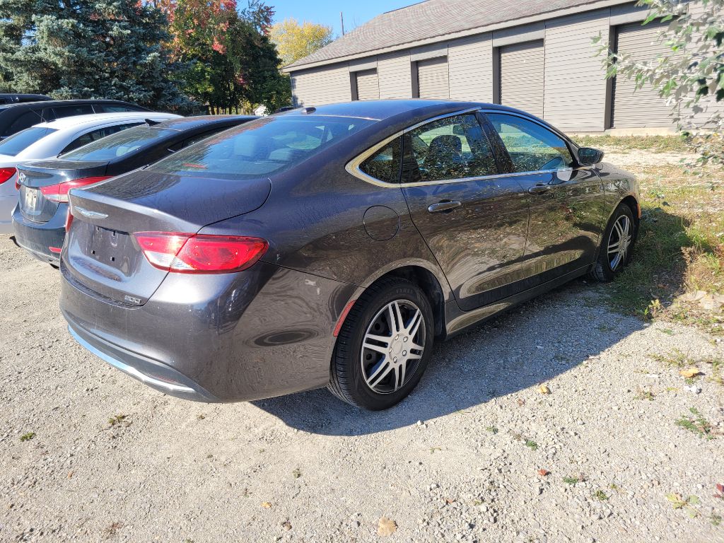 Photo 3 of this CHRYSLER 200