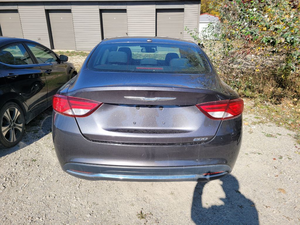 Photo 4 of this CHRYSLER 200