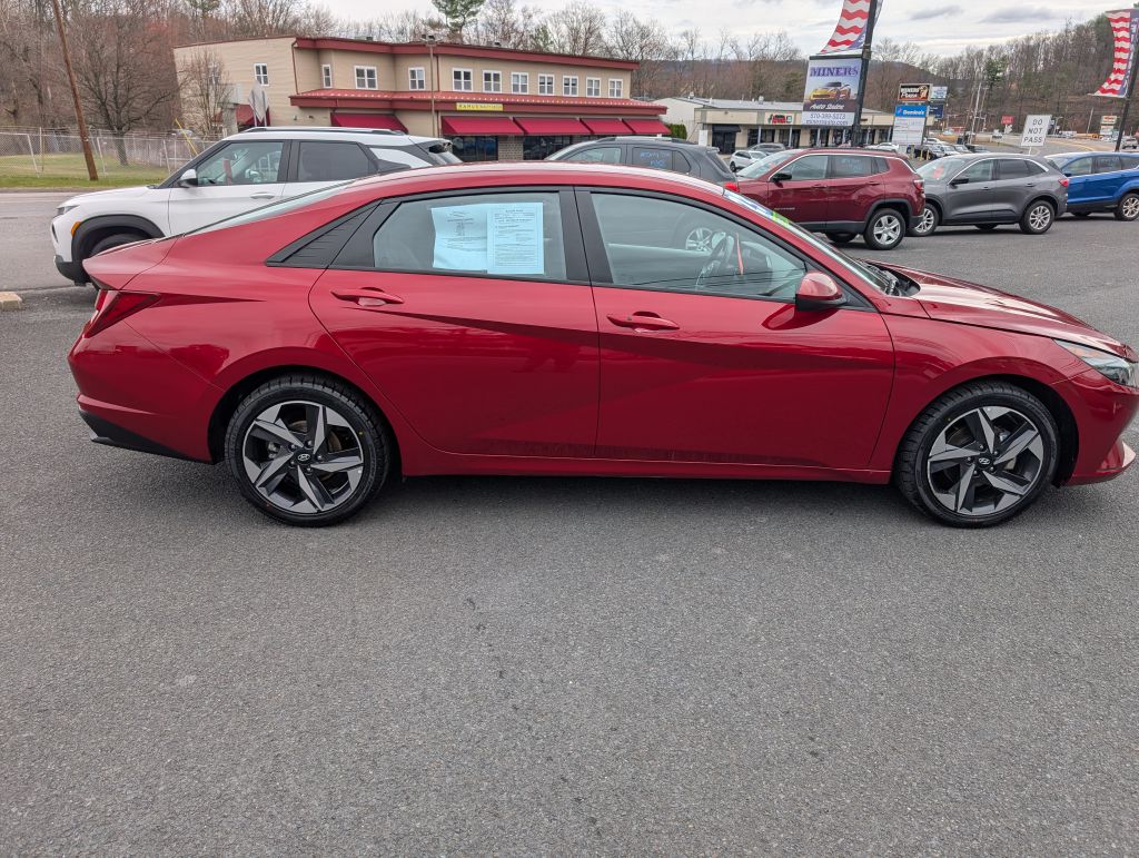 Photo 2 of this HYUNDAI ELANTRA