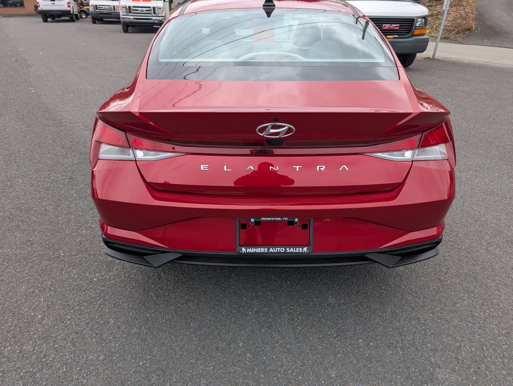 Photo 3 of this HYUNDAI ELANTRA