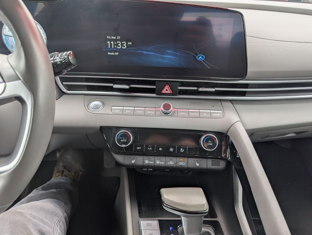 Photo 6 of this HYUNDAI ELANTRA