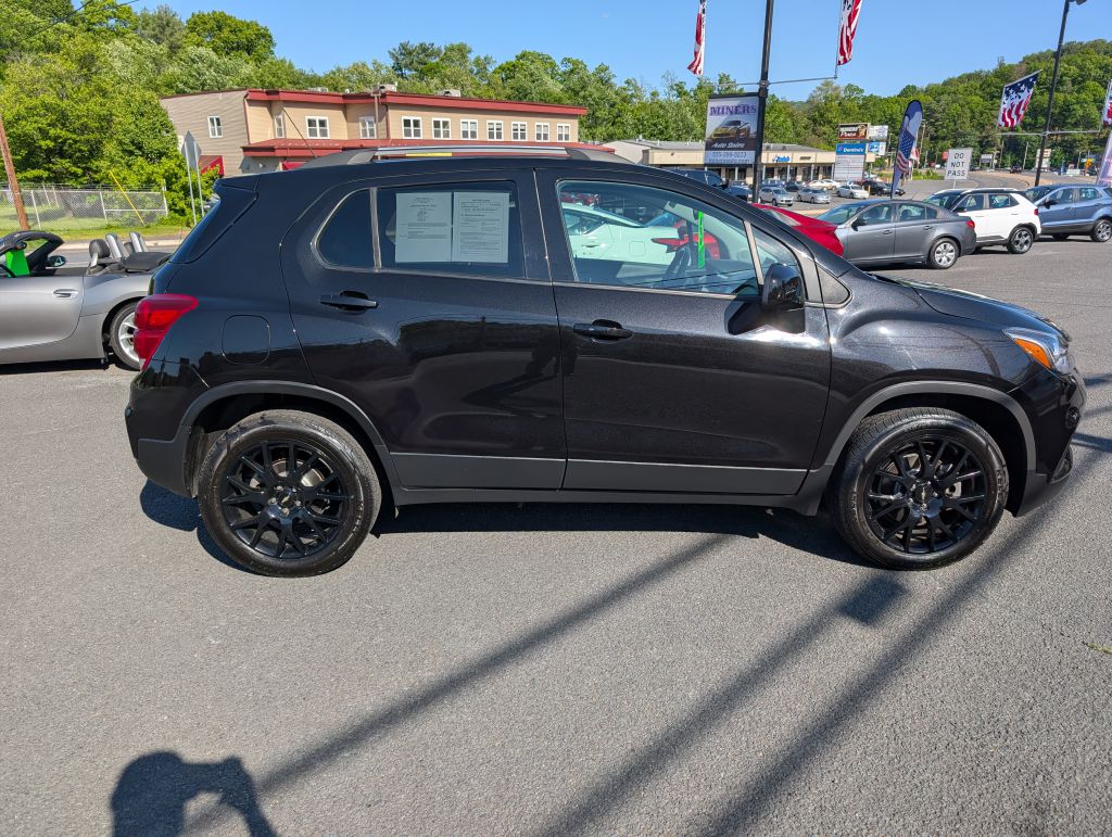 Photo 2 of this CHEVROLET TRAX