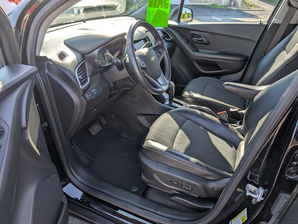Photo 6 of this CHEVROLET TRAX