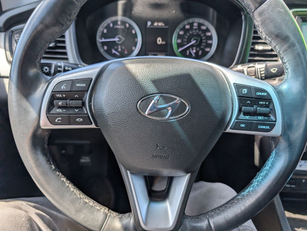 Photo 8 of this HYUNDAI SONATA