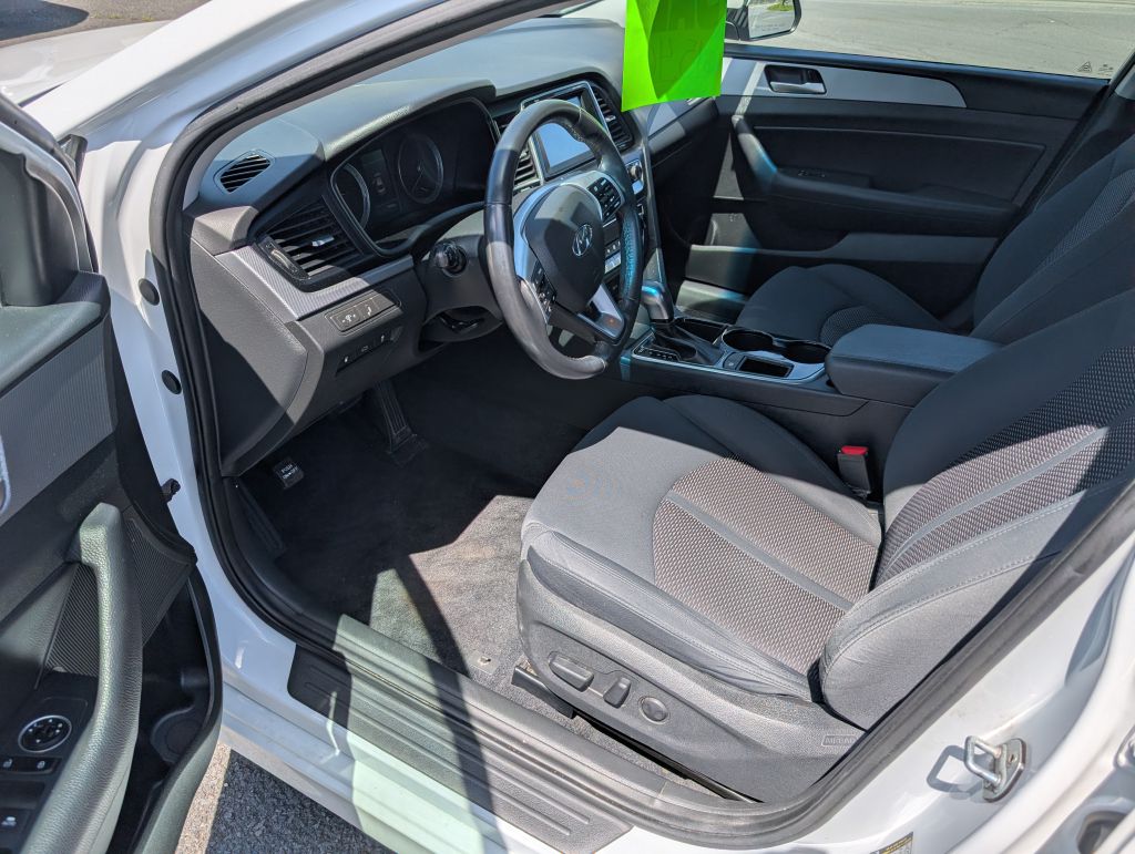 Photo 5 of this HYUNDAI SONATA