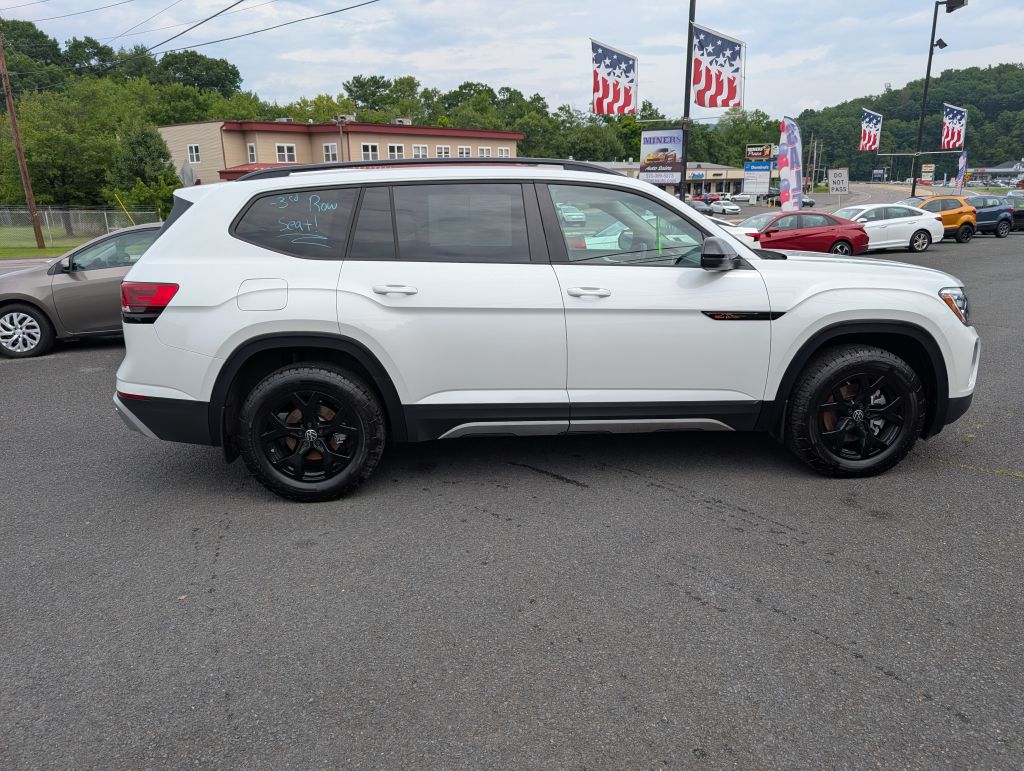 Photo 2 of this VOLKSWAGEN ATLAS