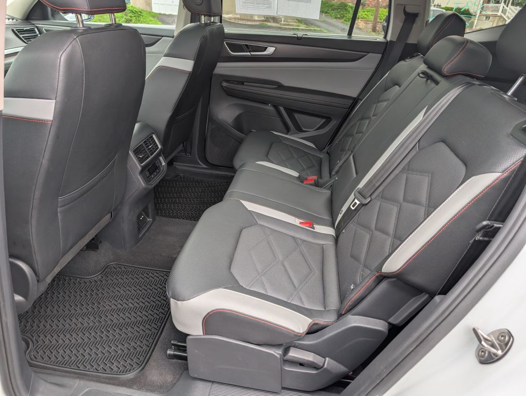 Photo 5 of this VOLKSWAGEN ATLAS