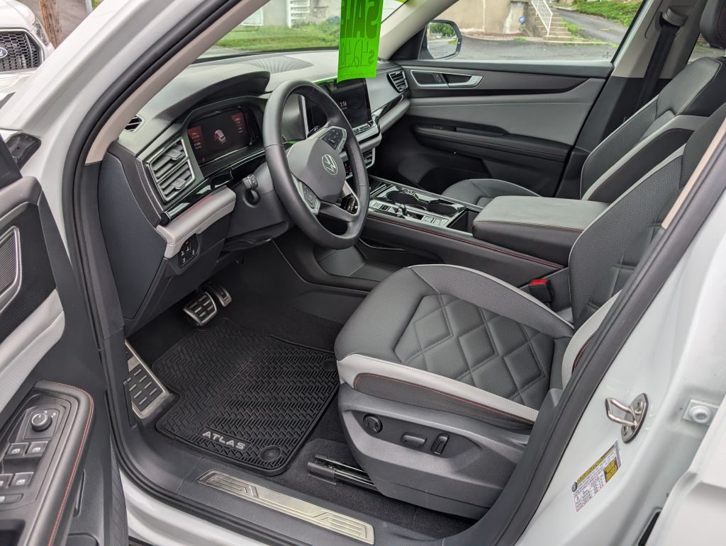 Photo 6 of this VOLKSWAGEN ATLAS