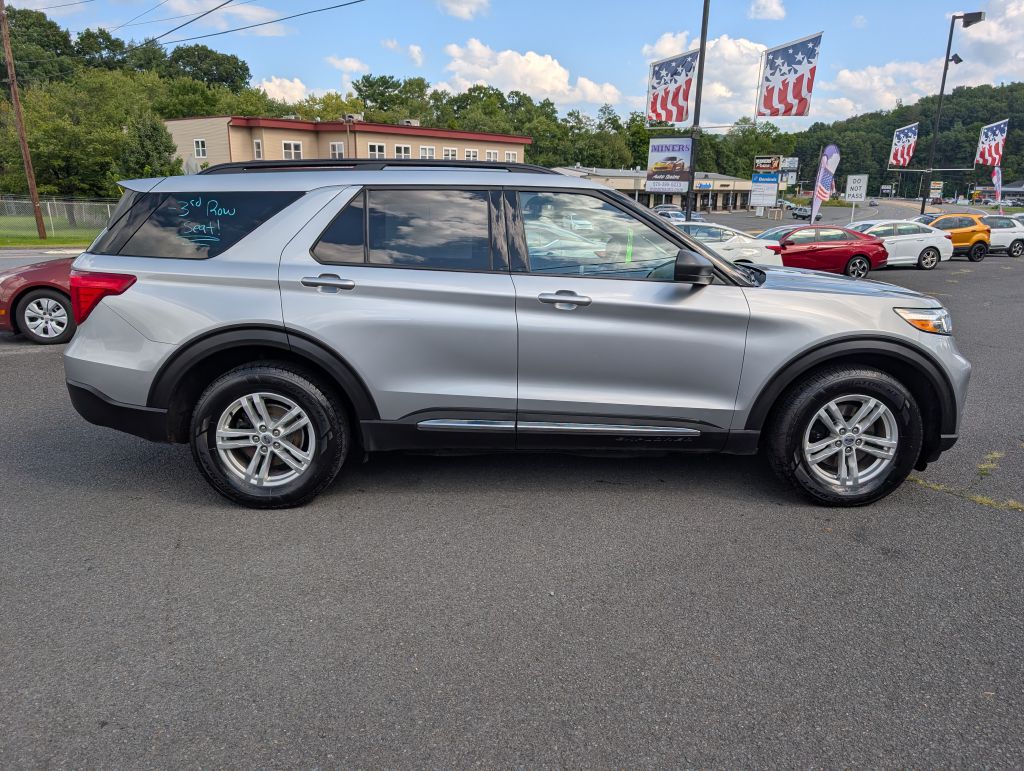 Photo 2 of this FORD EXPLORER