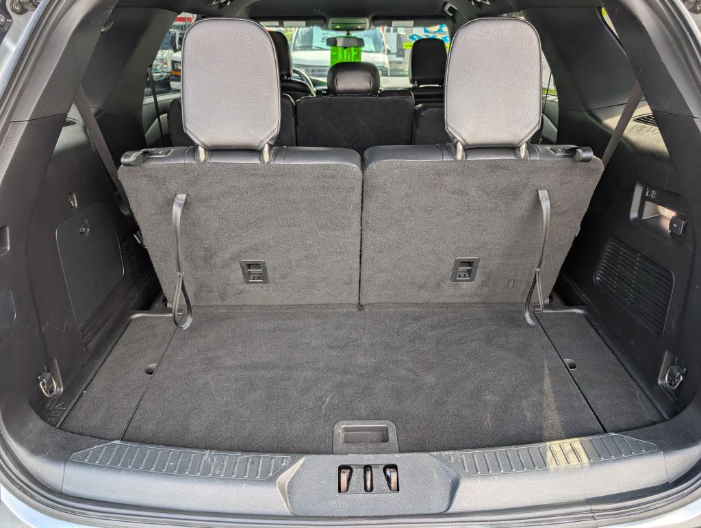 Photo 4 of this FORD EXPLORER