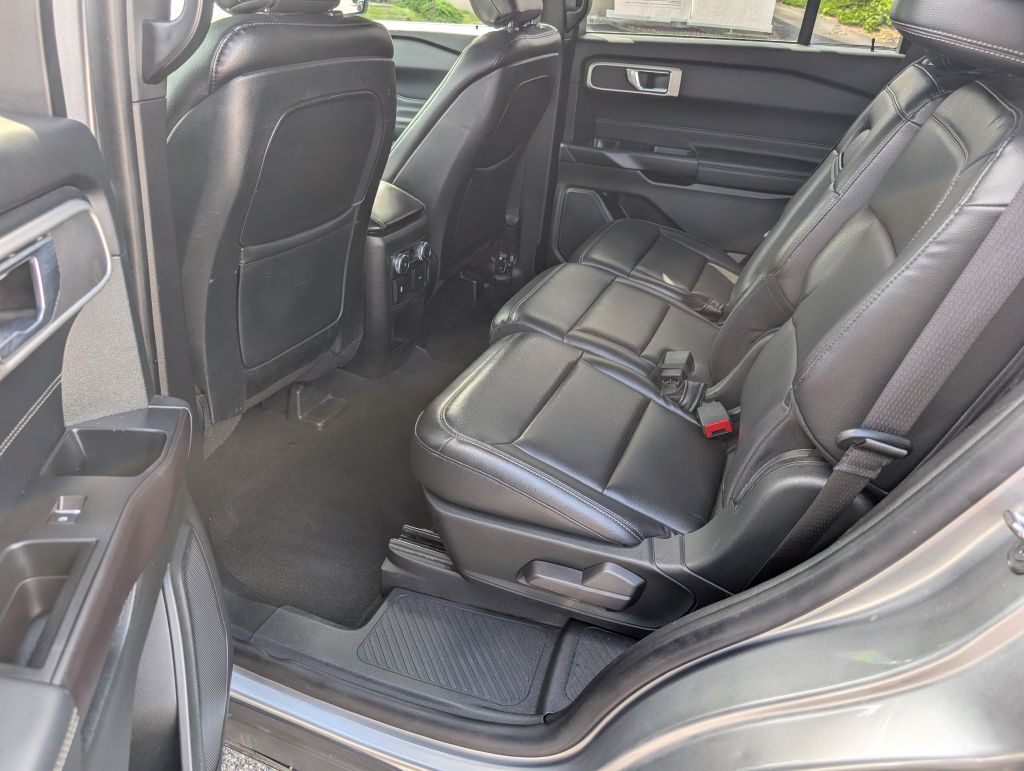 Photo 5 of this FORD EXPLORER