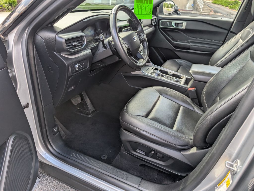 Photo 6 of this FORD EXPLORER