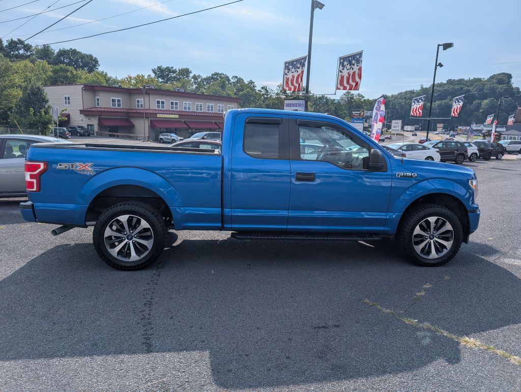 Photo 2 of this FORD F150