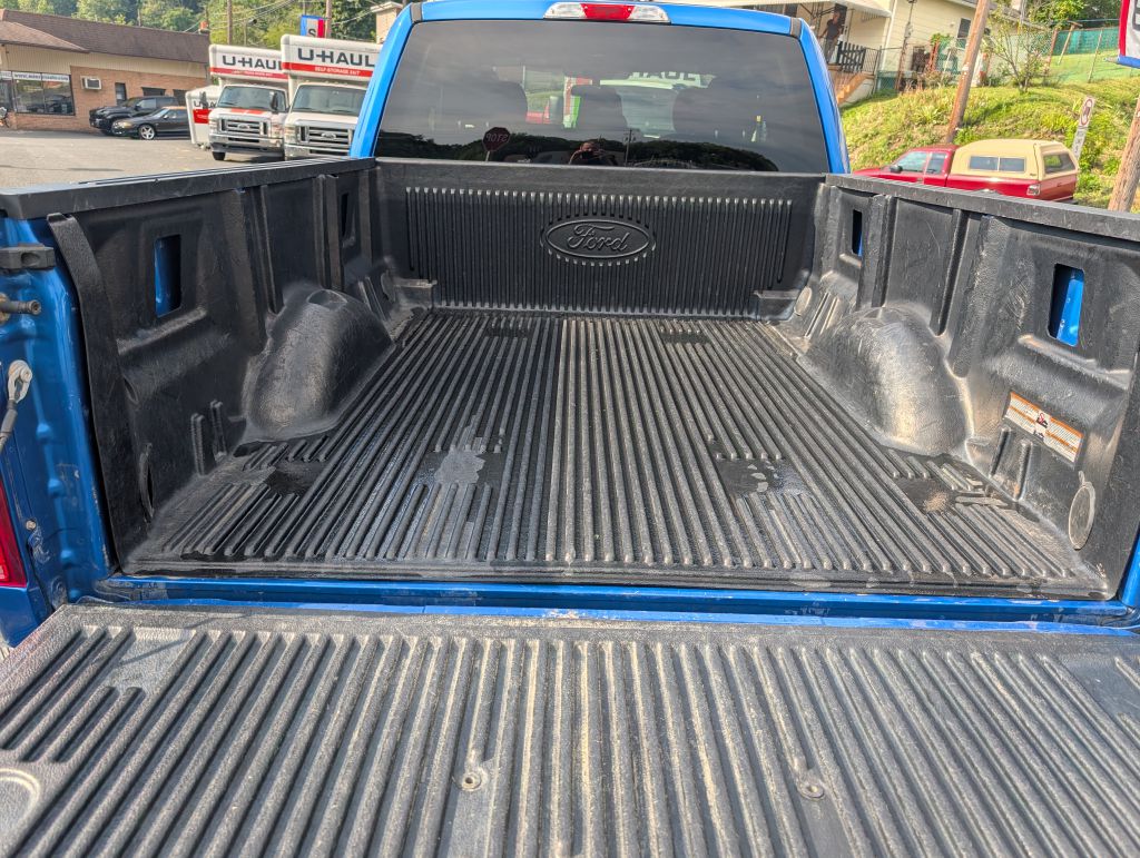 Photo 4 of this FORD F150