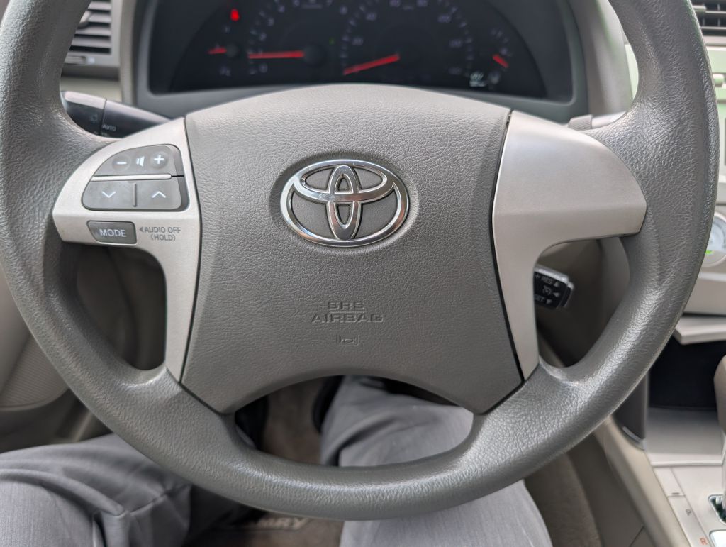 Photo 9 of this TOYOTA CAMRY