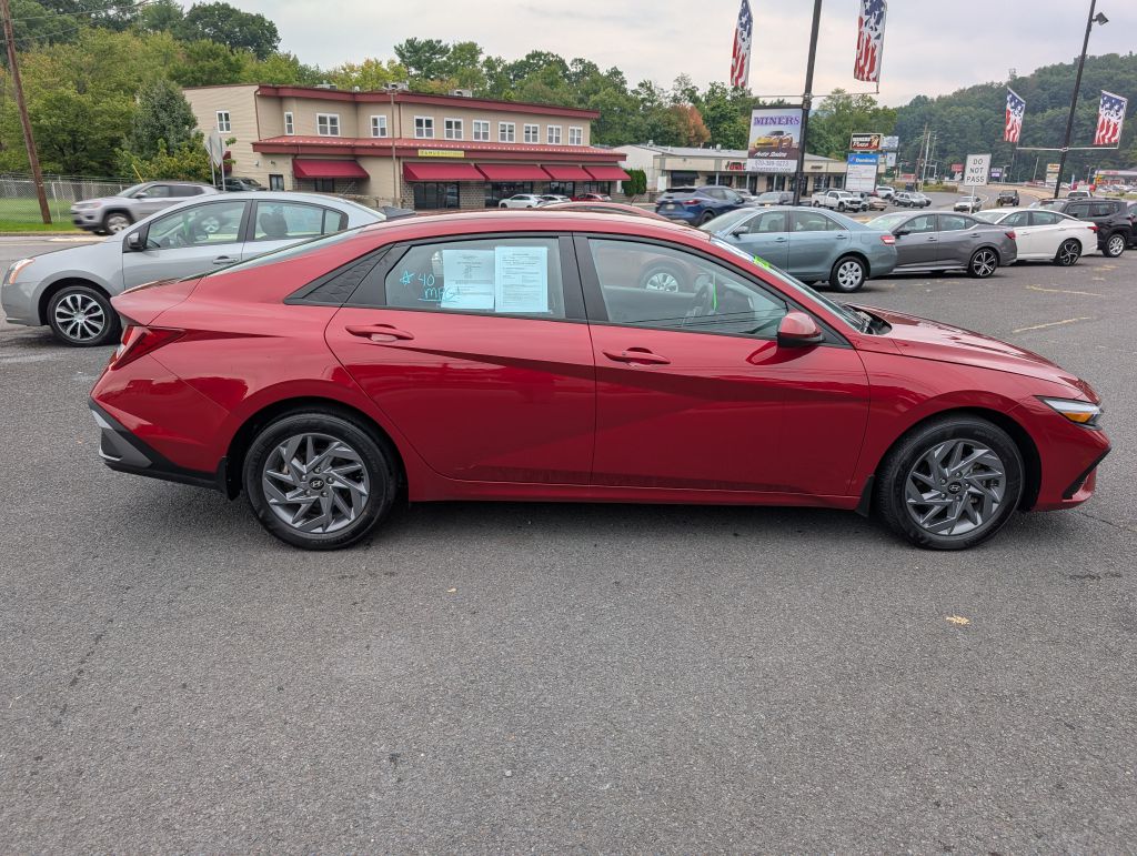 Photo 2 of this HYUNDAI ELANTRA