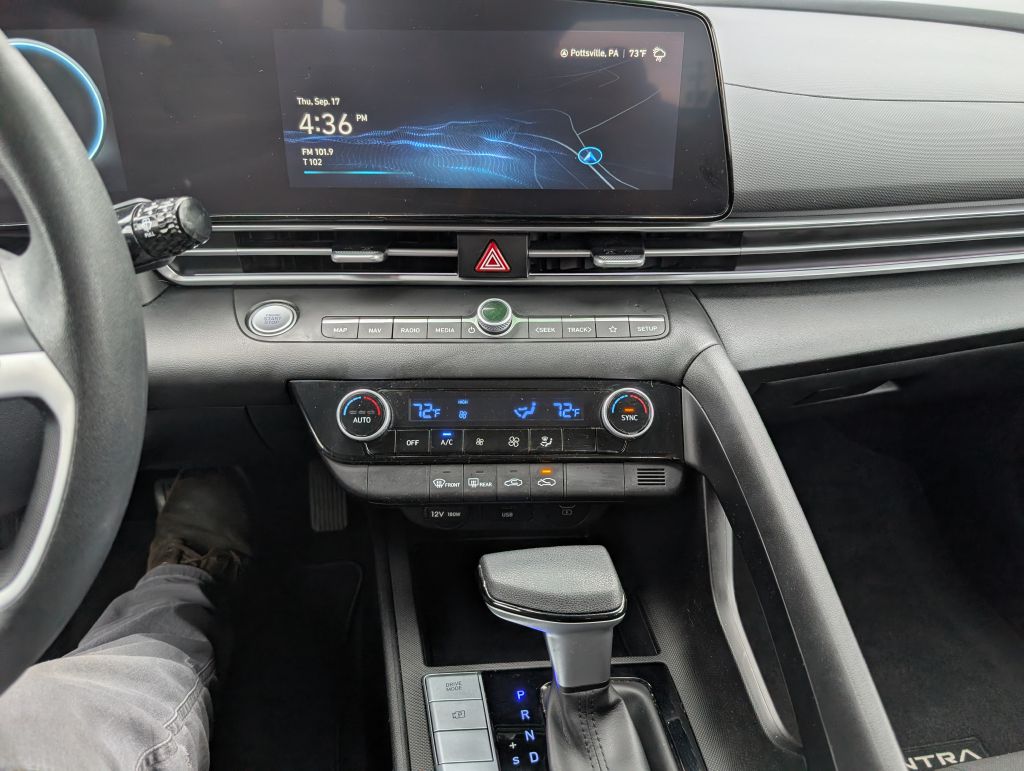 Photo 6 of this HYUNDAI ELANTRA