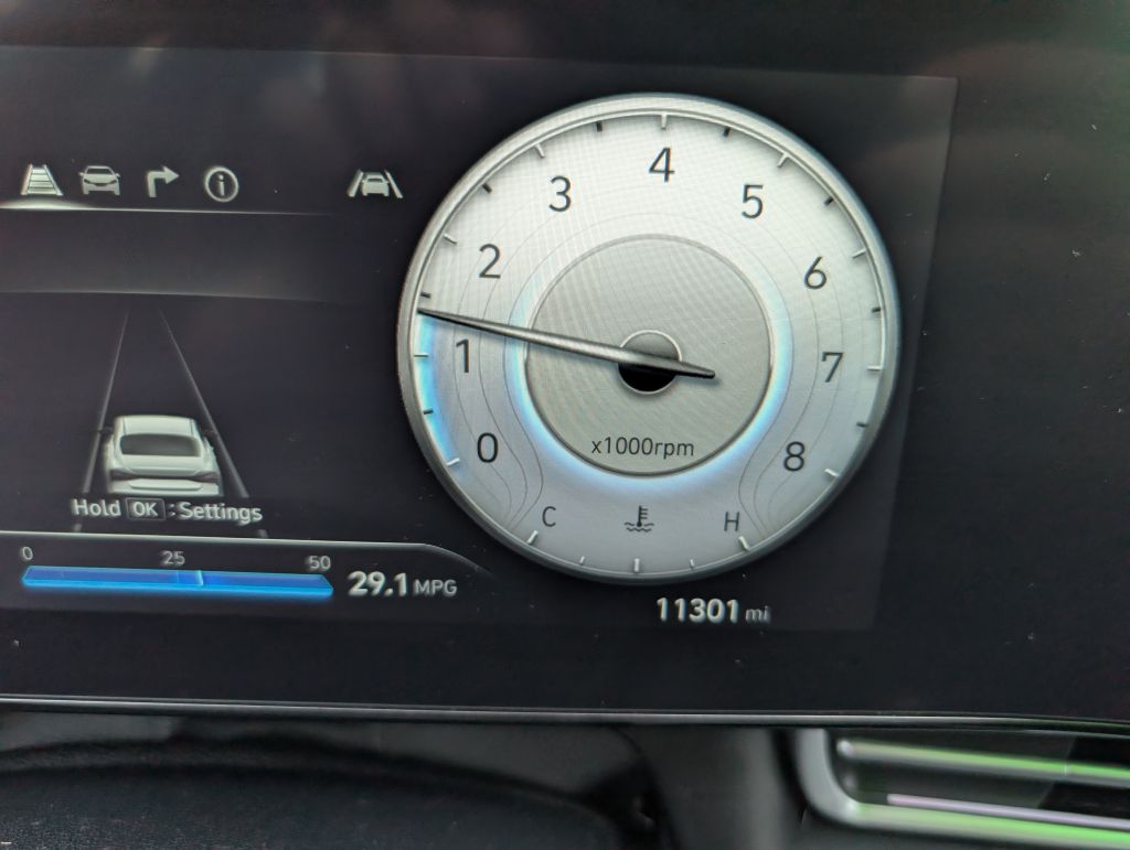 Photo 7 of this HYUNDAI ELANTRA