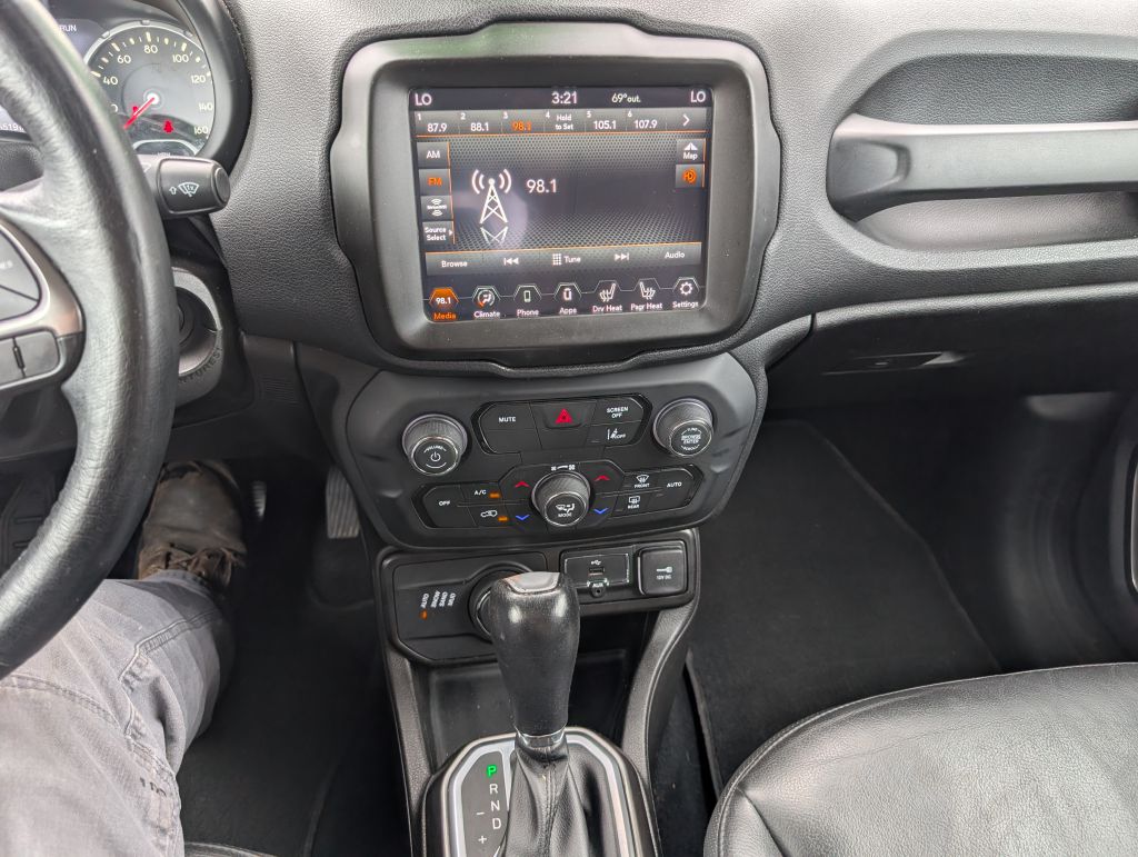 Photo 7 of this JEEP RENEGADE