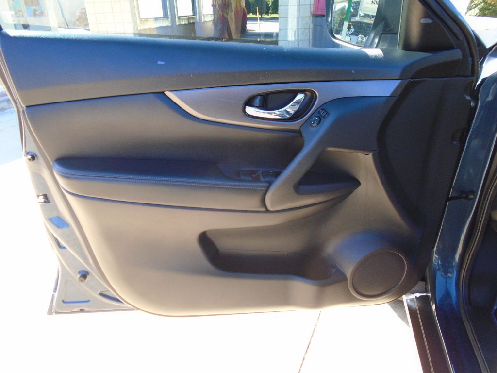 Photo 7 of this NISSAN ROGUE