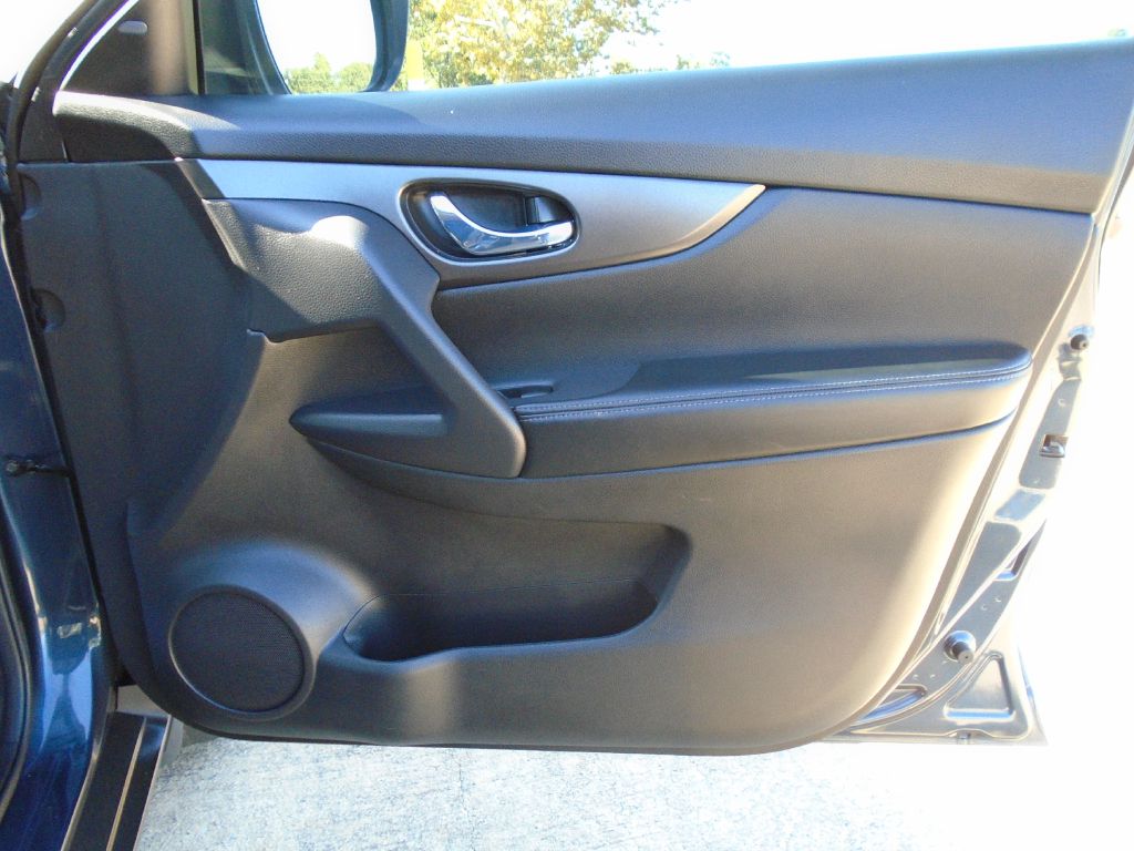 Photo 8 of this NISSAN ROGUE
