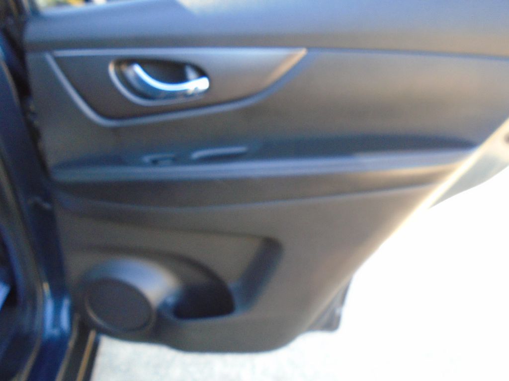 Photo 9 of this NISSAN ROGUE