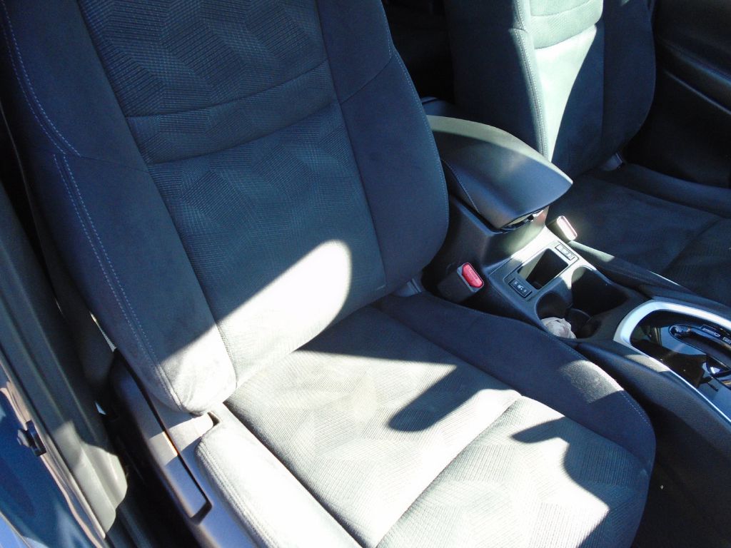 Photo 12 of this NISSAN ROGUE