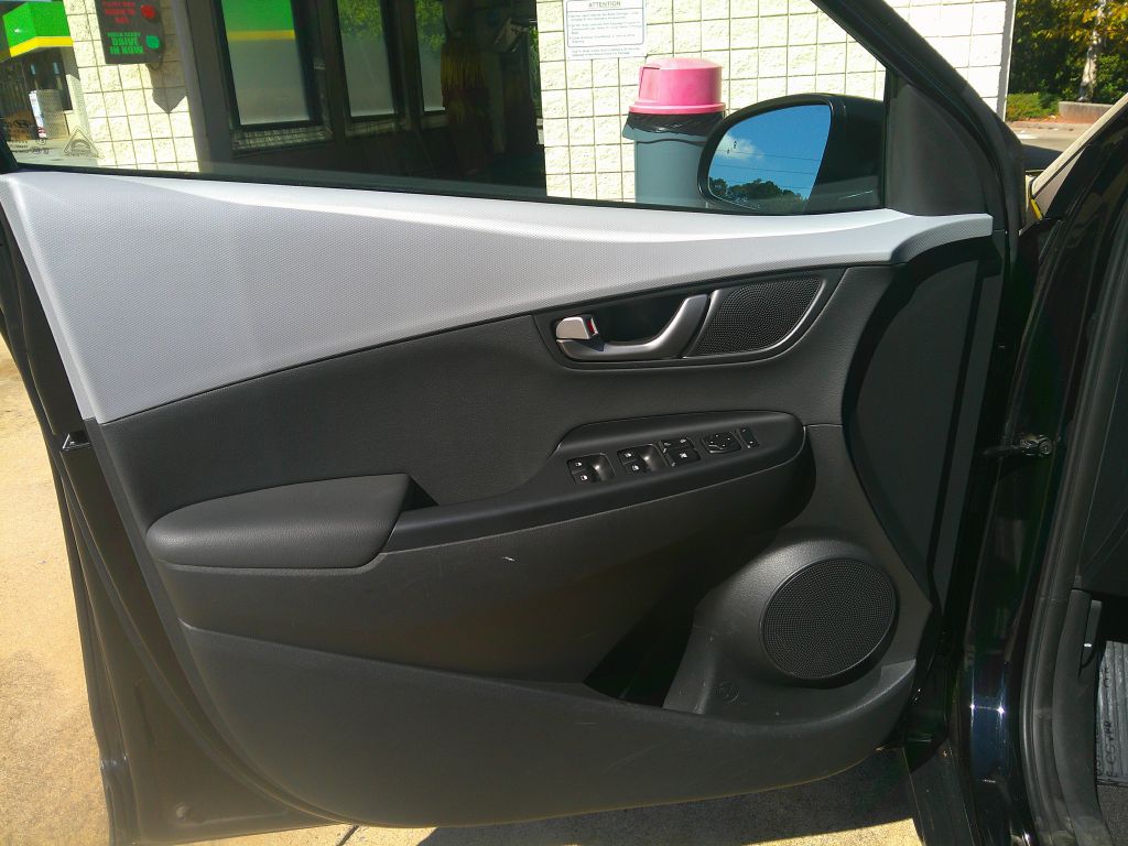 Photo 5 of this HYUNDAI KONA