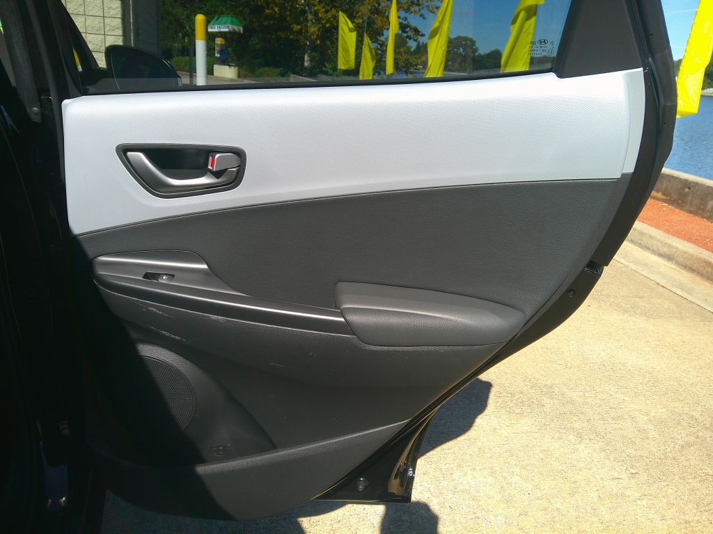Photo 7 of this HYUNDAI KONA