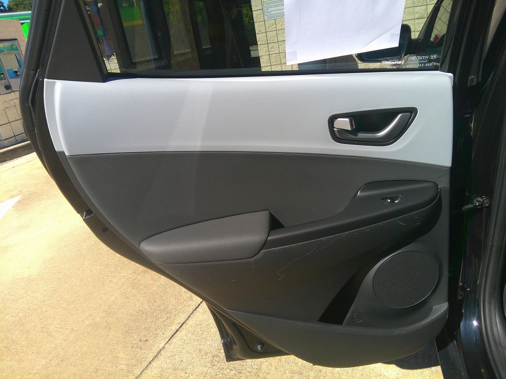 Photo 8 of this HYUNDAI KONA