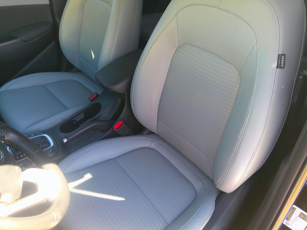 Photo 9 of this HYUNDAI KONA