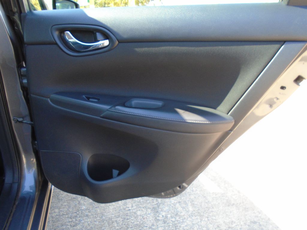Photo 9 of this NISSAN SENTRA