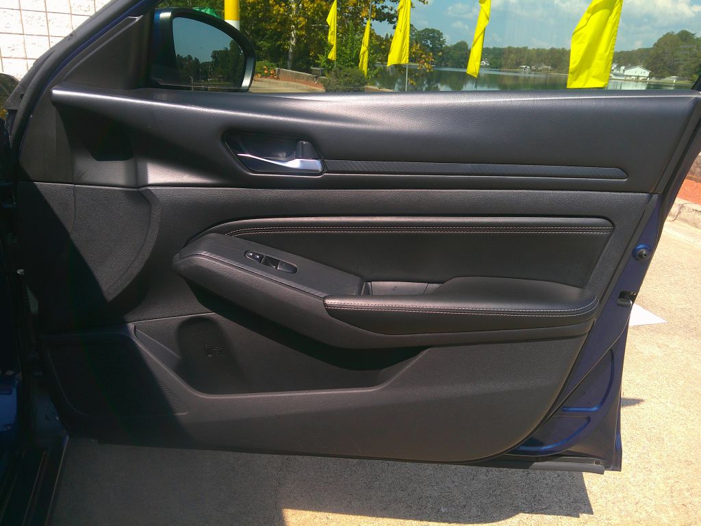 Photo 8 of this NISSAN ALTIMA