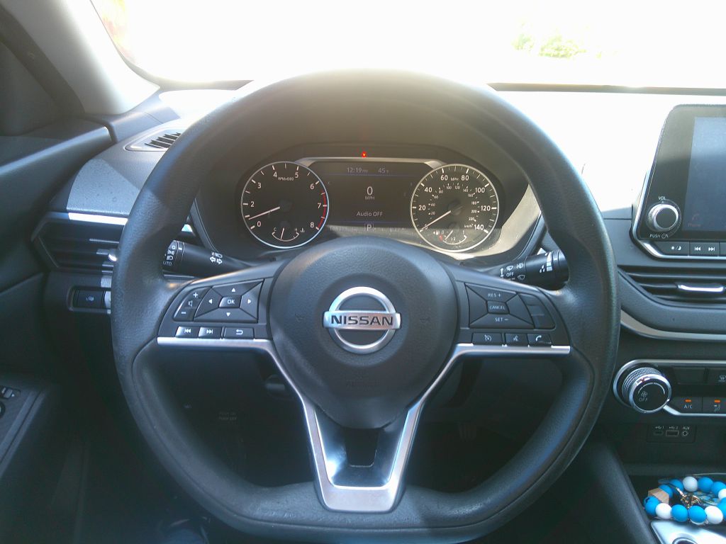 Photo 18 of this NISSAN ALTIMA