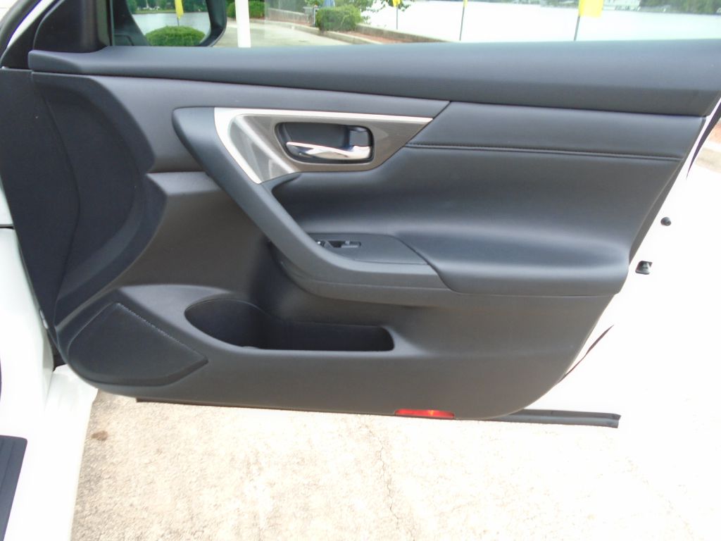 Photo 8 of this NISSAN ALTIMA
