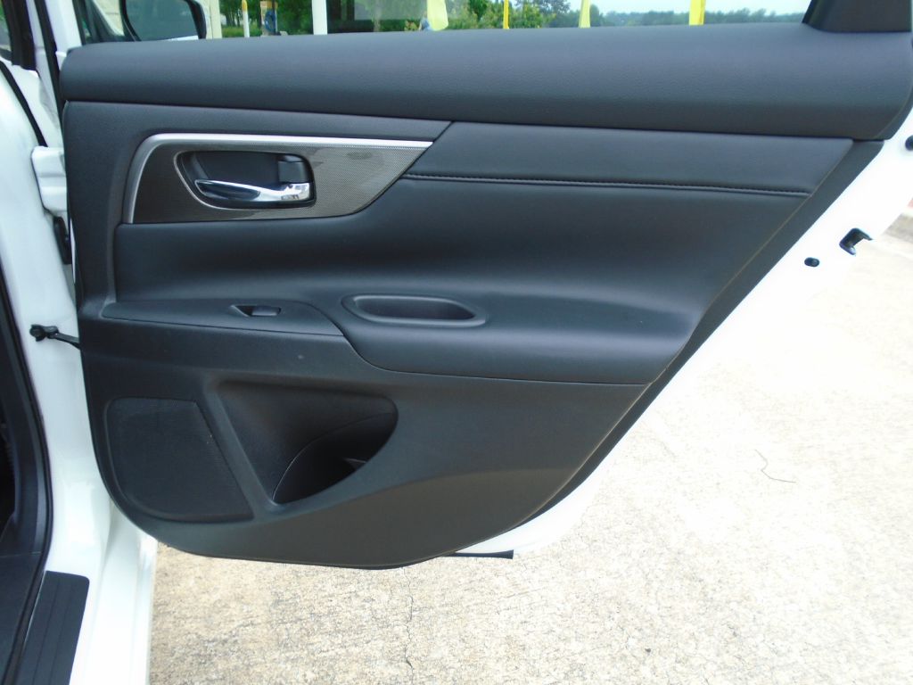 Photo 9 of this NISSAN ALTIMA