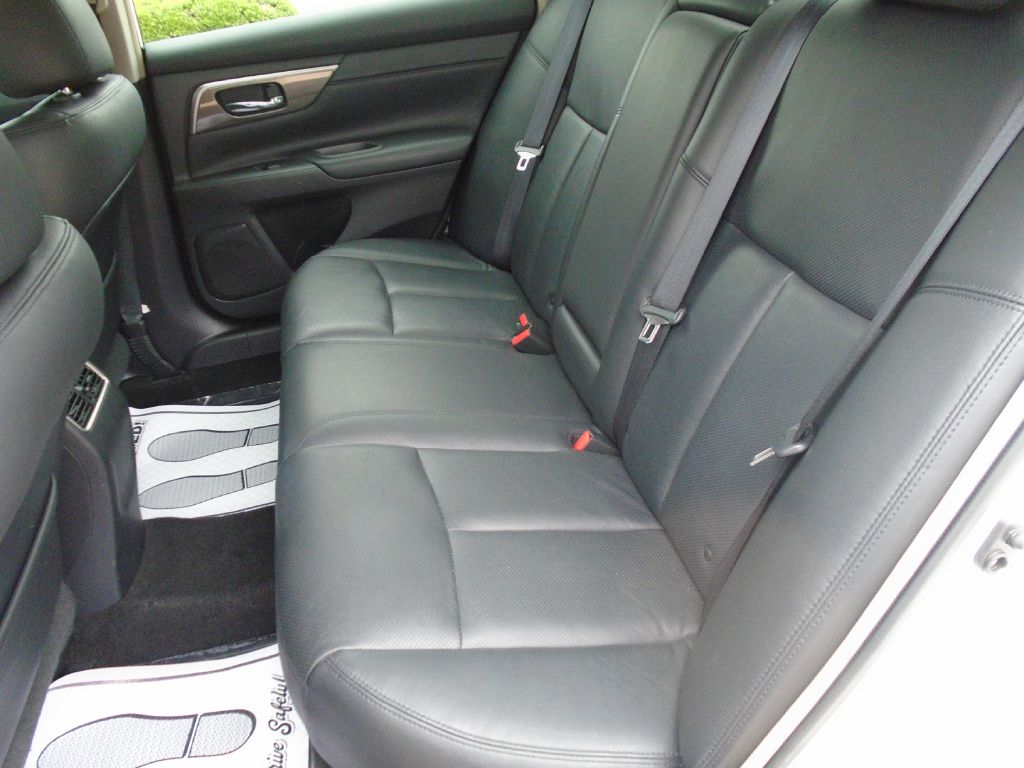 Photo 14 of this NISSAN ALTIMA