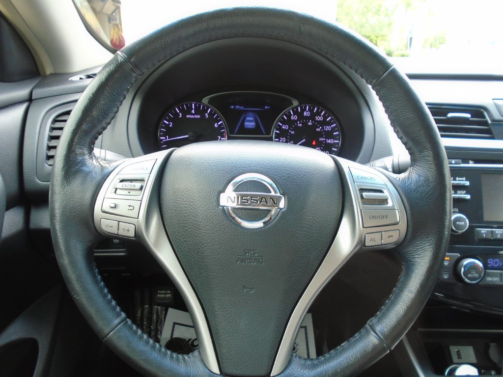 Photo 18 of this NISSAN ALTIMA
