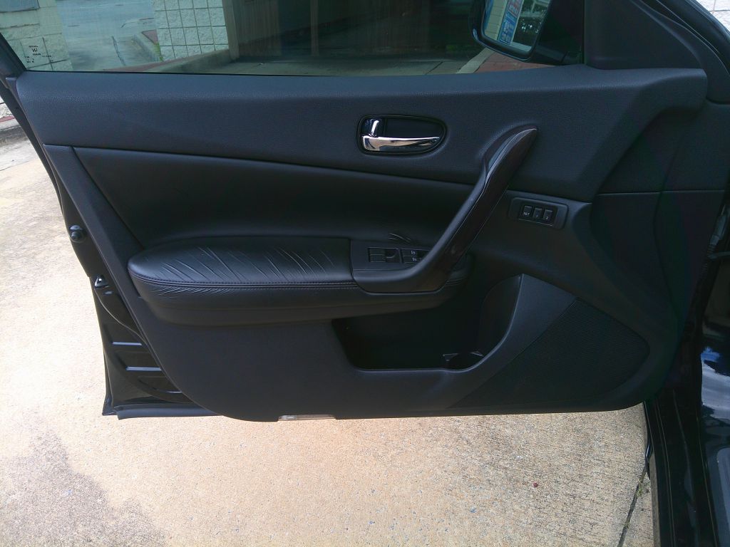 Photo 7 of this NISSAN MAXIMA