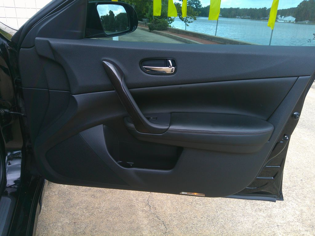 Photo 9 of this NISSAN MAXIMA