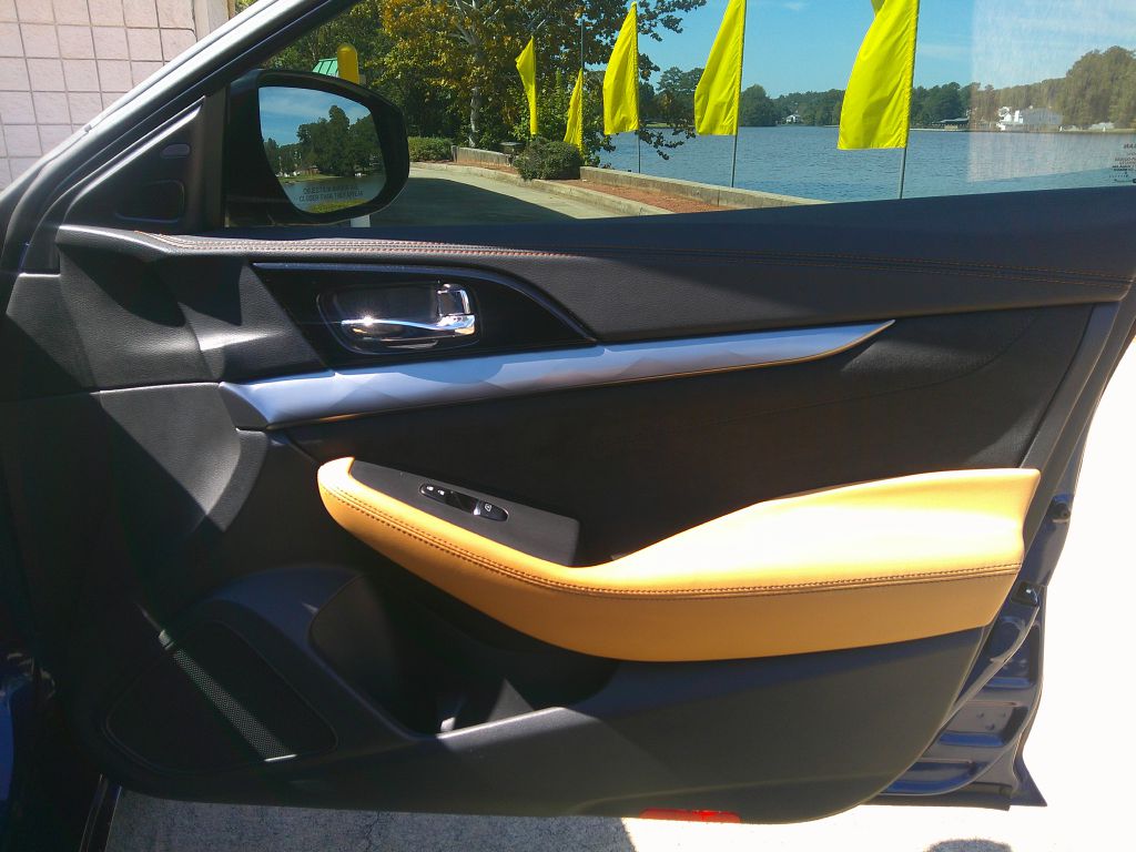 Photo 8 of this NISSAN MAXIMA