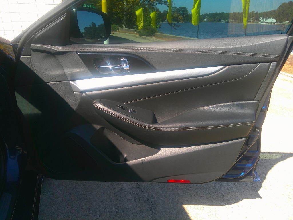 Photo 8 of this NISSAN MAXIMA