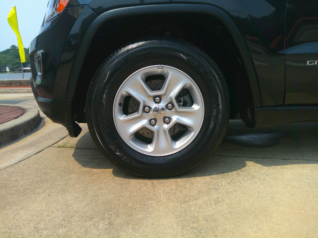 Photo 24 of this JEEP GRAND CHEROKEE