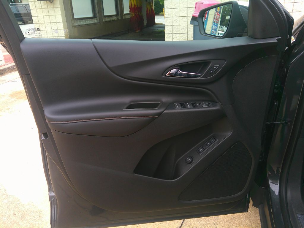 Photo 7 of this CHEVROLET EQUINOX