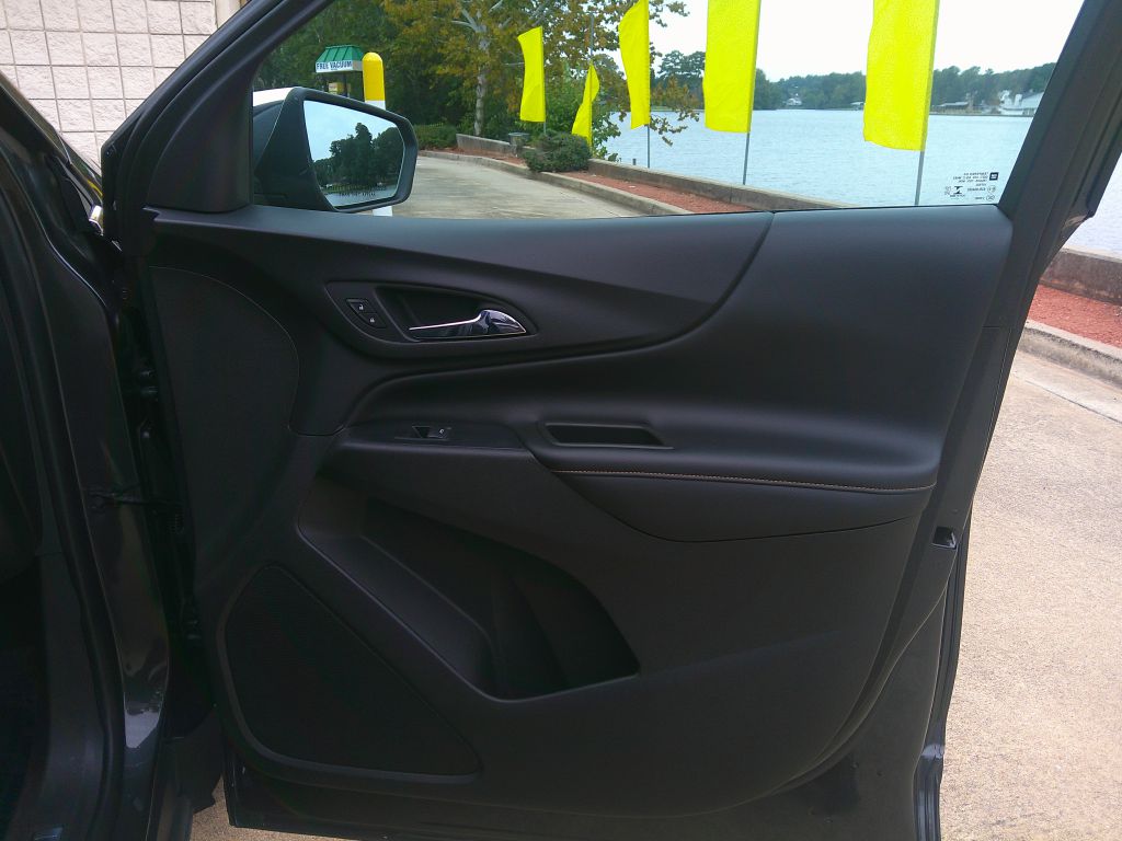 Photo 8 of this CHEVROLET EQUINOX